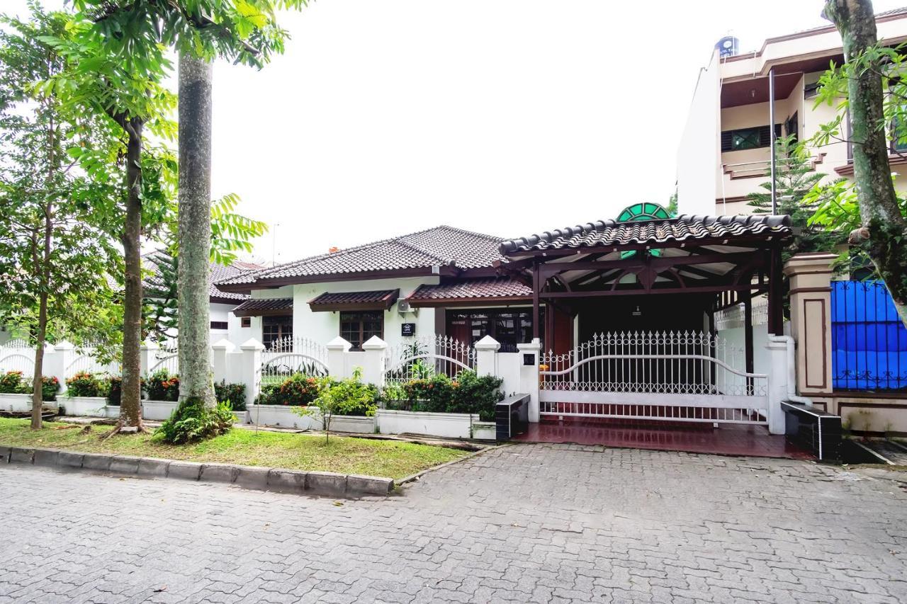Oyo Living 2843 Raz House Syariah Hotel เมดาน ภายนอก รูปภาพ