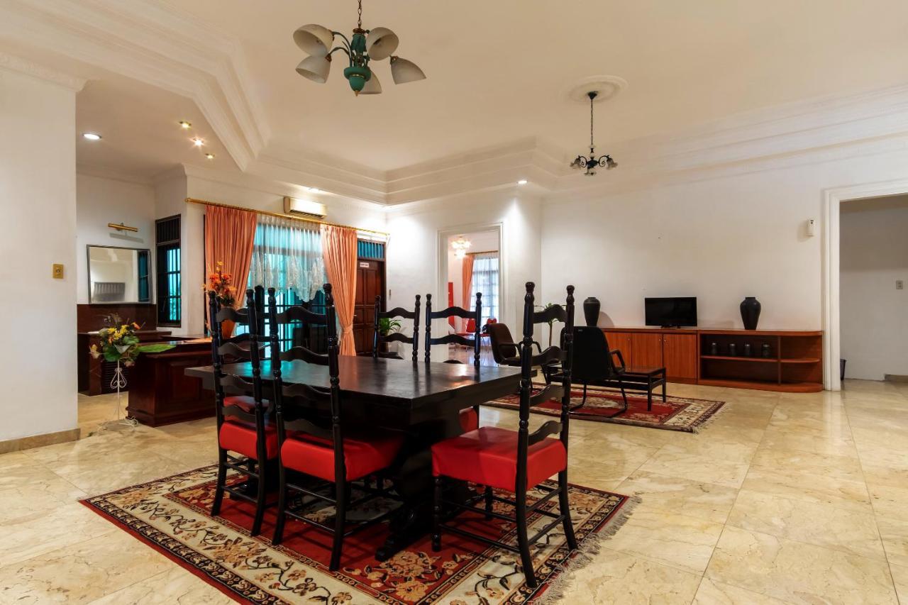 Oyo Living 2843 Raz House Syariah Hotel เมดาน ภายนอก รูปภาพ