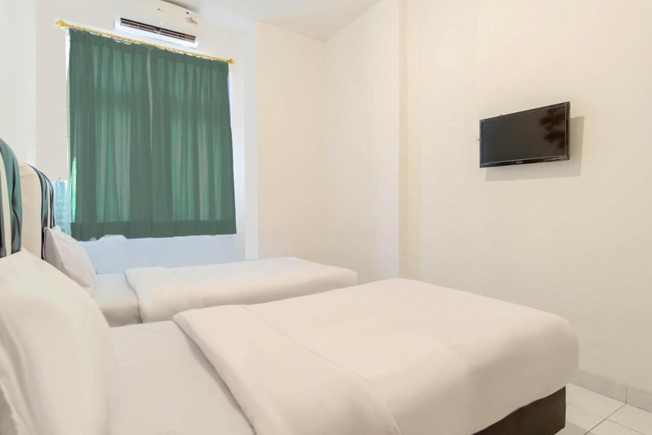 Oyo Living 2843 Raz House Syariah Hotel เมดาน ภายนอก รูปภาพ