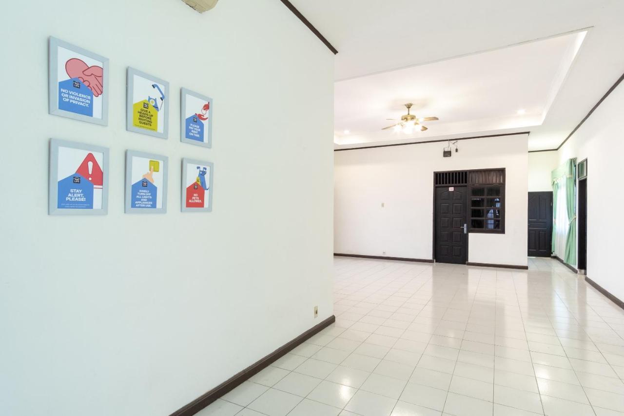 Oyo Living 2843 Raz House Syariah Hotel เมดาน ภายนอก รูปภาพ