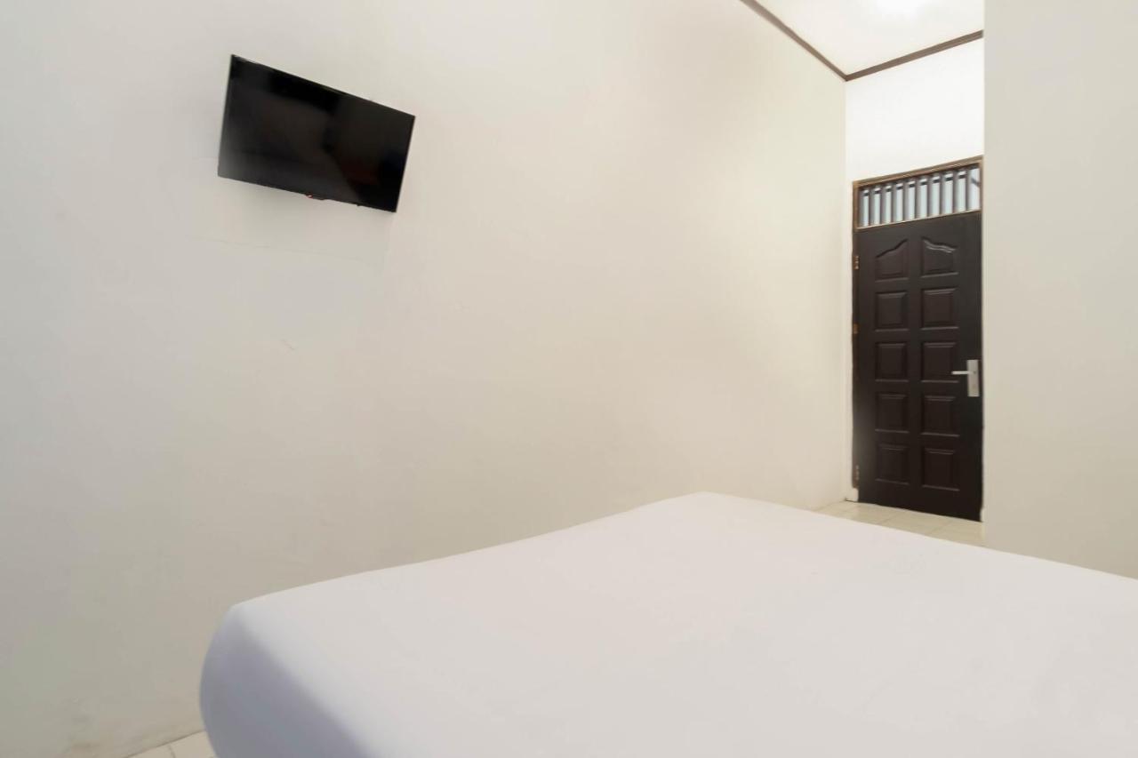 Oyo Living 2843 Raz House Syariah Hotel เมดาน ภายนอก รูปภาพ