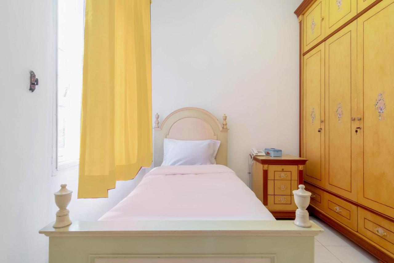 Oyo Living 2843 Raz House Syariah Hotel เมดาน ภายนอก รูปภาพ
