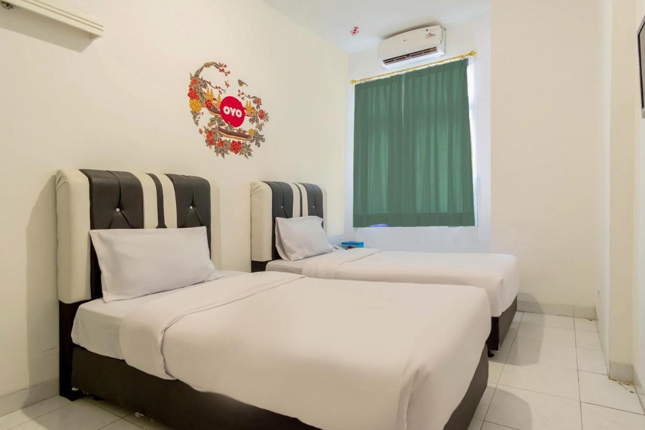 Oyo Living 2843 Raz House Syariah Hotel เมดาน ภายนอก รูปภาพ