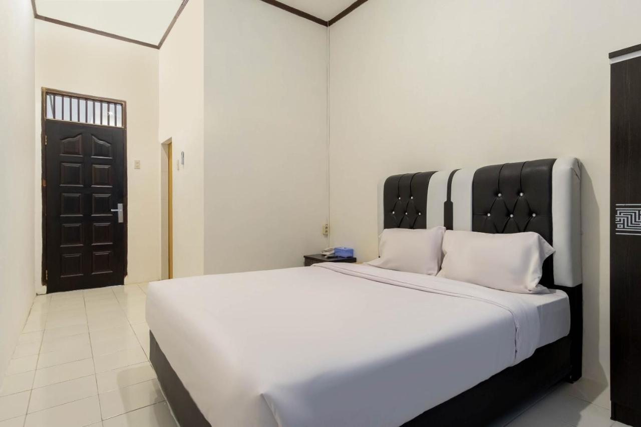 Oyo Living 2843 Raz House Syariah Hotel เมดาน ภายนอก รูปภาพ