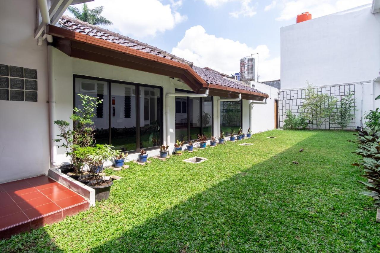 Oyo Living 2843 Raz House Syariah Hotel เมดาน ภายนอก รูปภาพ