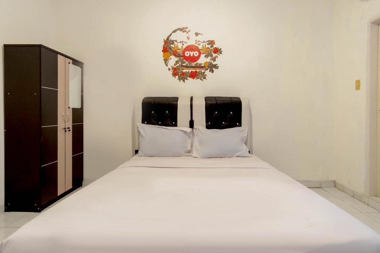 Oyo Living 2843 Raz House Syariah Hotel เมดาน ภายนอก รูปภาพ