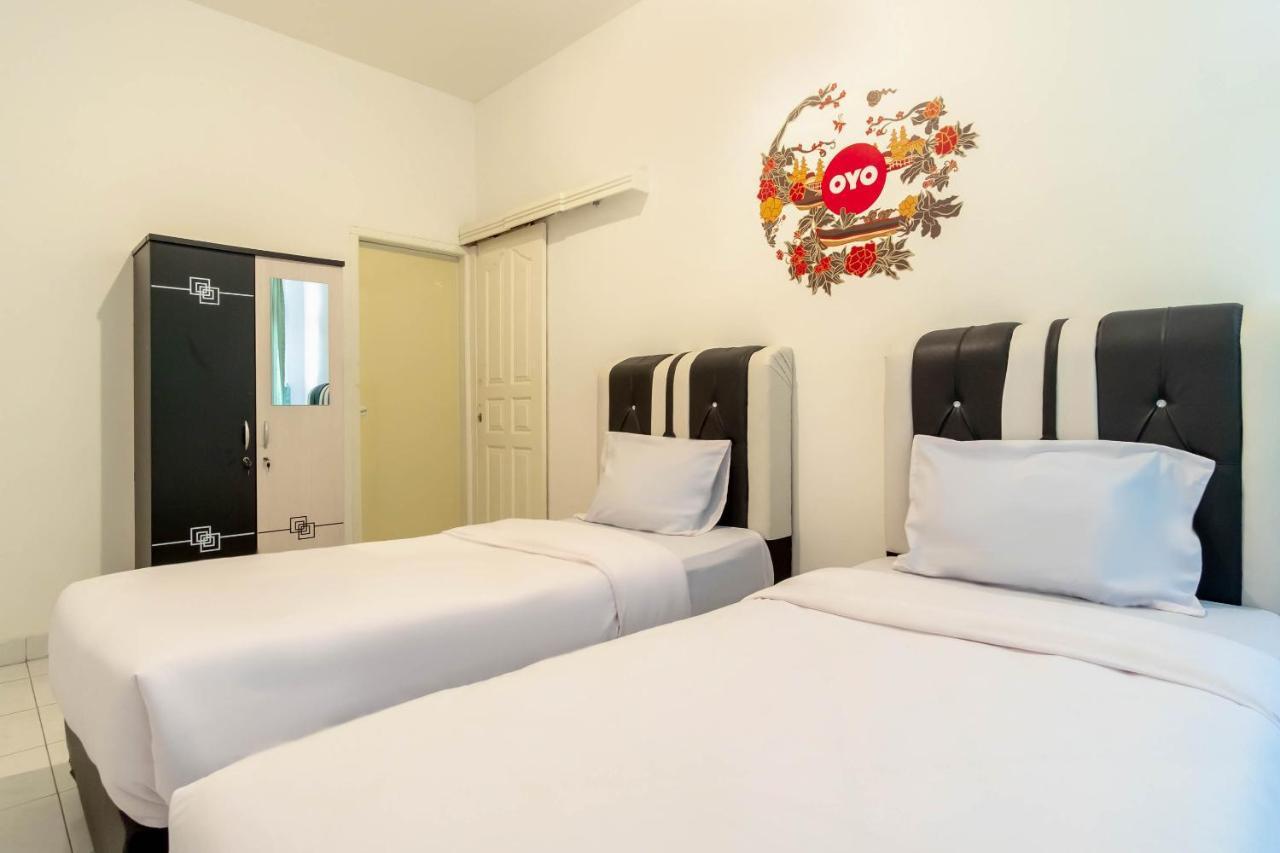 Oyo Living 2843 Raz House Syariah Hotel เมดาน ภายนอก รูปภาพ