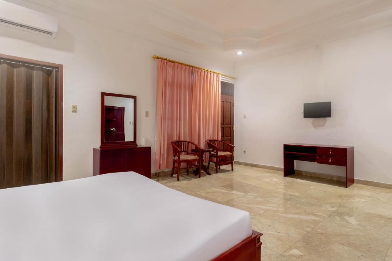 Oyo Living 2843 Raz House Syariah Hotel เมดาน ภายนอก รูปภาพ