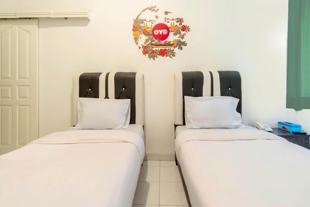 Oyo Living 2843 Raz House Syariah Hotel เมดาน ภายนอก รูปภาพ