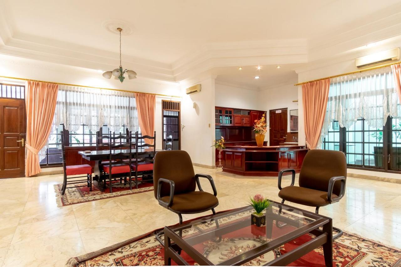 Oyo Living 2843 Raz House Syariah Hotel เมดาน ภายนอก รูปภาพ